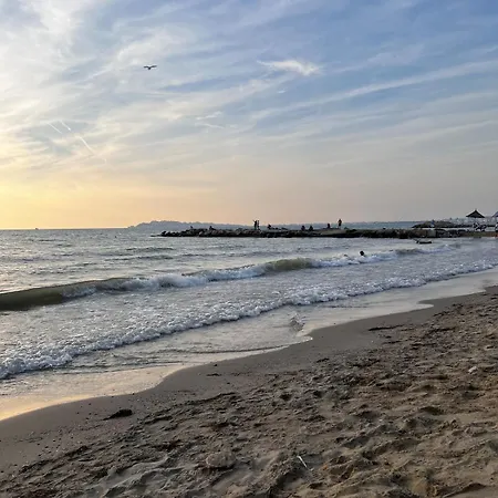 Three Above Sea Apartment