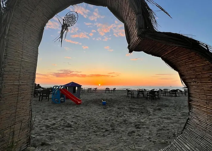 Three Above Sea Апартаменты Голем