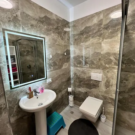 Three Above Sea Apartamento Golem (Tirana)