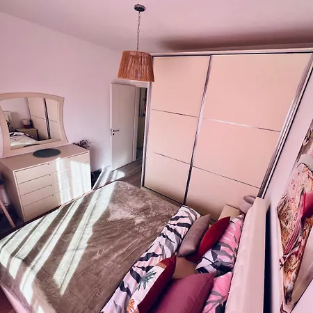 Three Above Sea Apartamento Golem (Tirana)