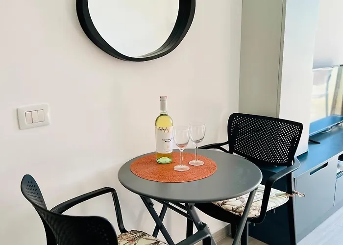 Three Above Sea Apartman Golem