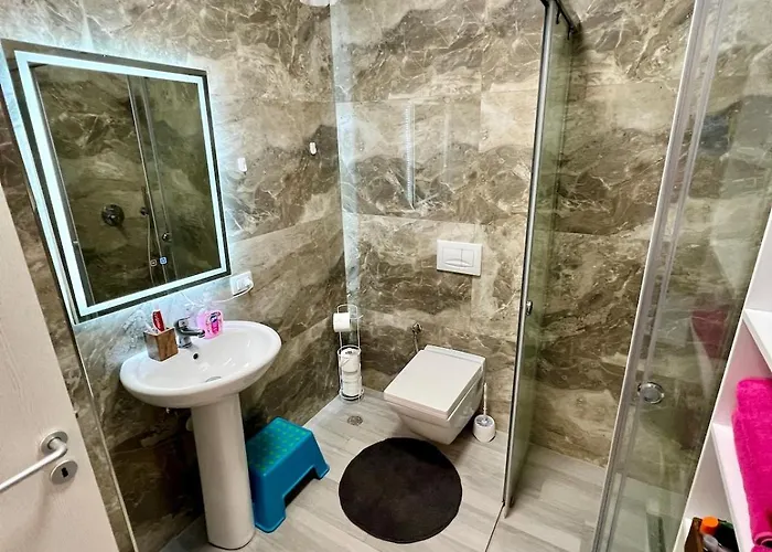 Three Above Sea Apartman Golem