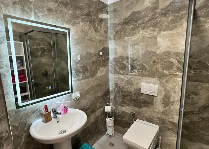 Three Above Sea Apartman Golem