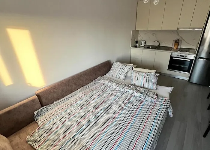 Three Above Sea Apartman Golem