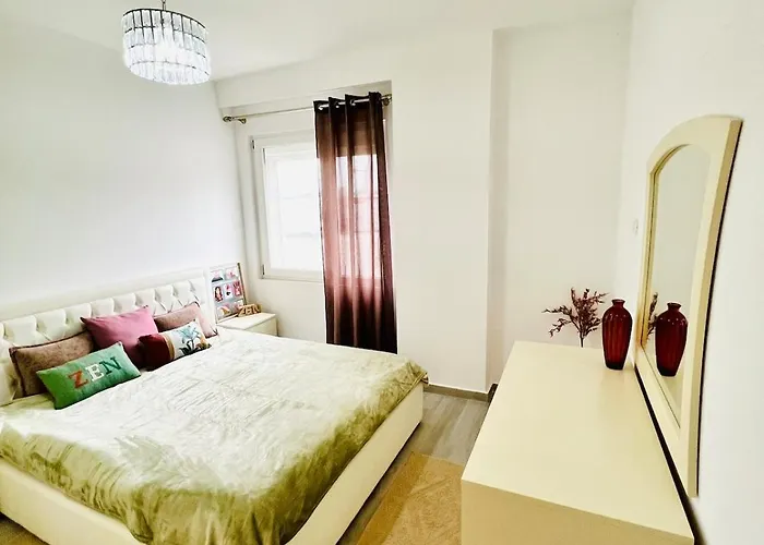 Three Above Sea Apartman