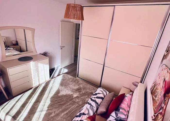 Three Above Sea Apartman Golem