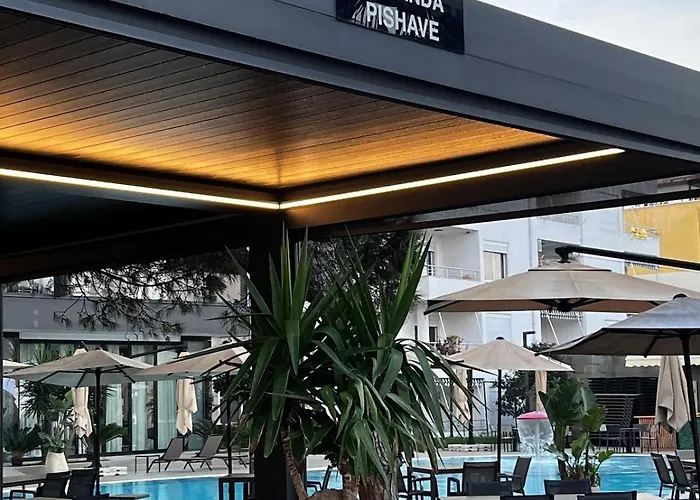 Three Above Sea Apartman *